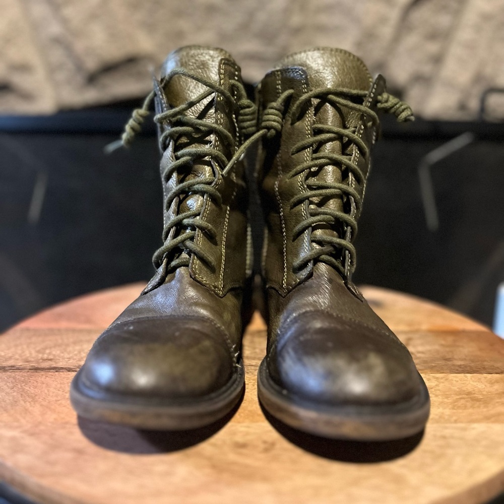 Lucky Brand size 7 hunter green combat boots